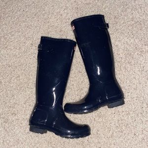 tall navy hunter rain boots!